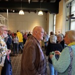 Pieter in druk gesprek.